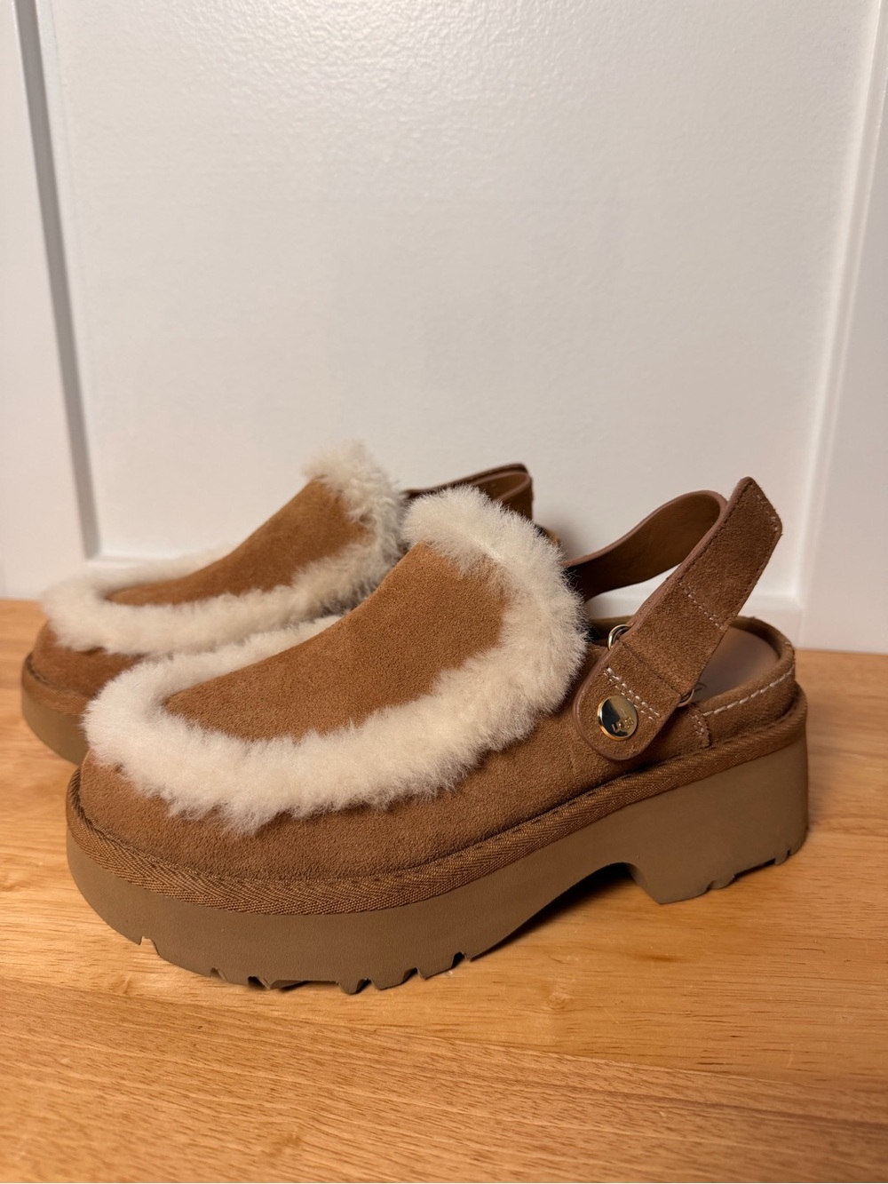 UGG Esmee Clogs Chestnut Shearling Platform Shoes Women’s 7 New - Picture 2 of 5